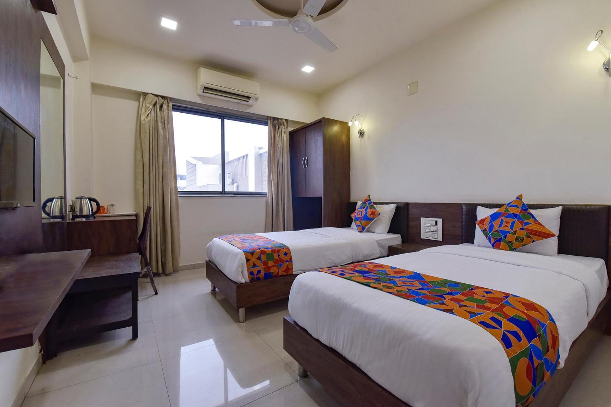 Fabhotel A1 Plaza Ahmedabad Eksteriør bilde