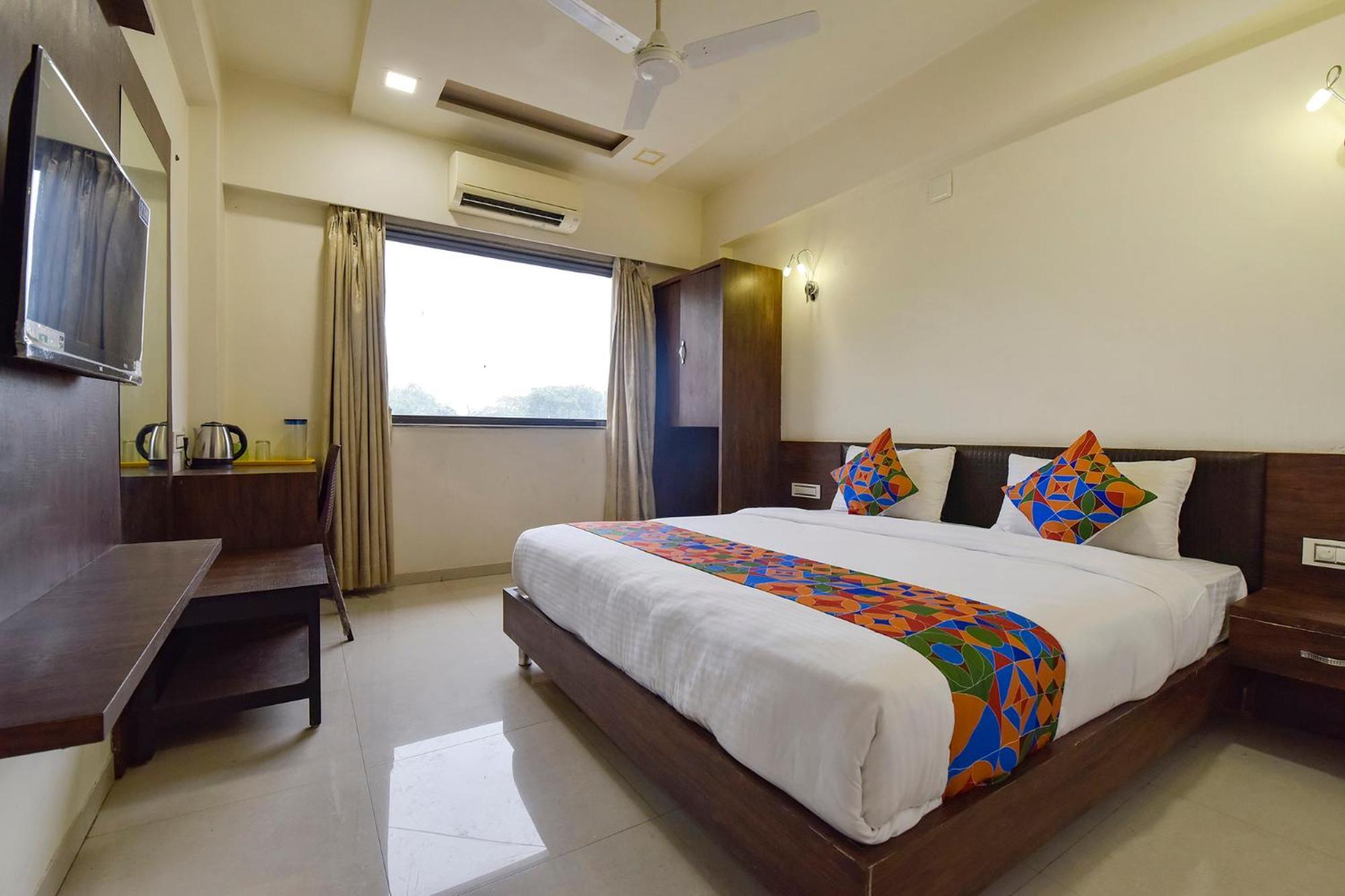Fabhotel A1 Plaza Ahmedabad Eksteriør bilde