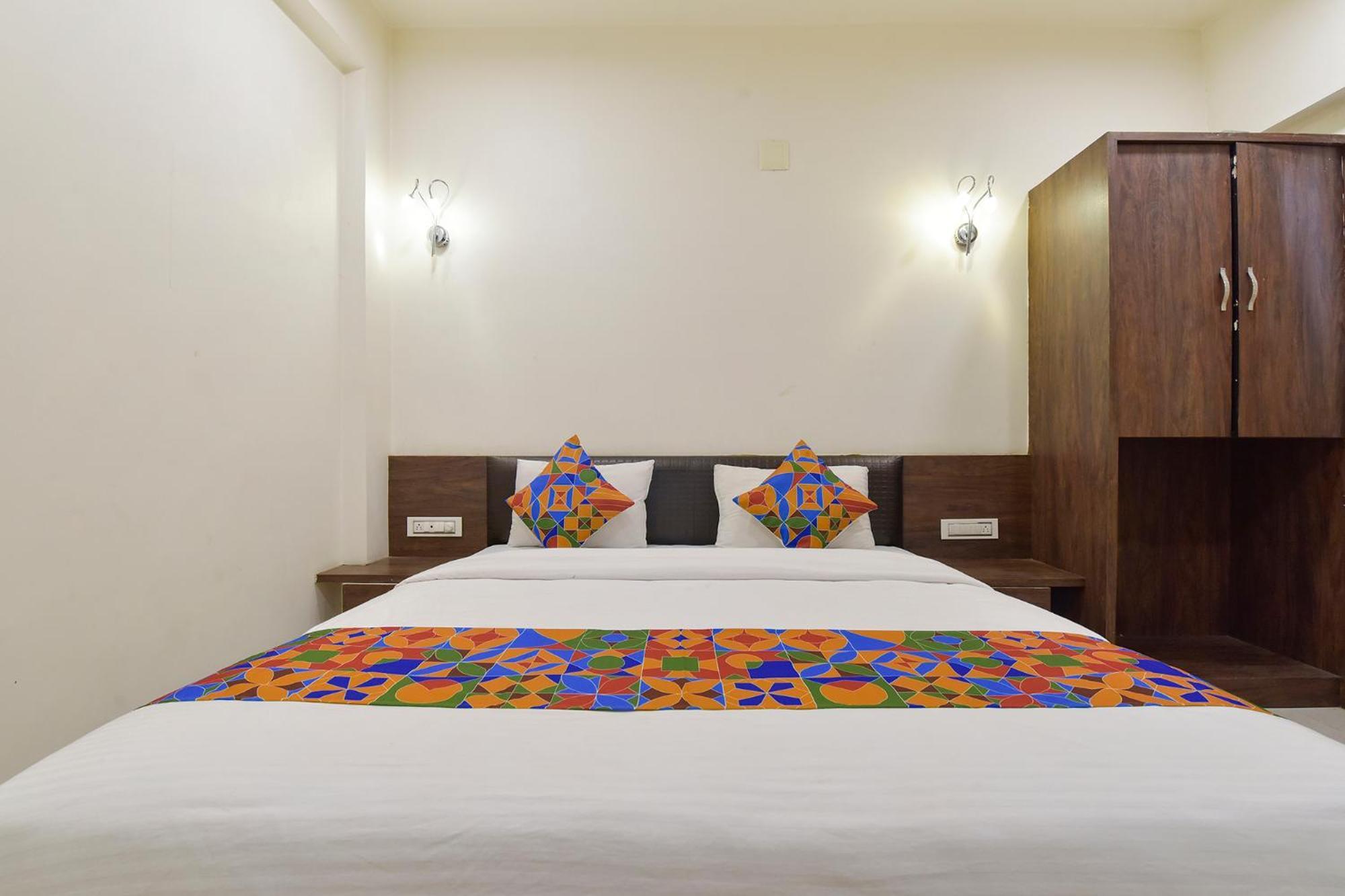 Fabhotel A1 Plaza Ahmedabad Eksteriør bilde