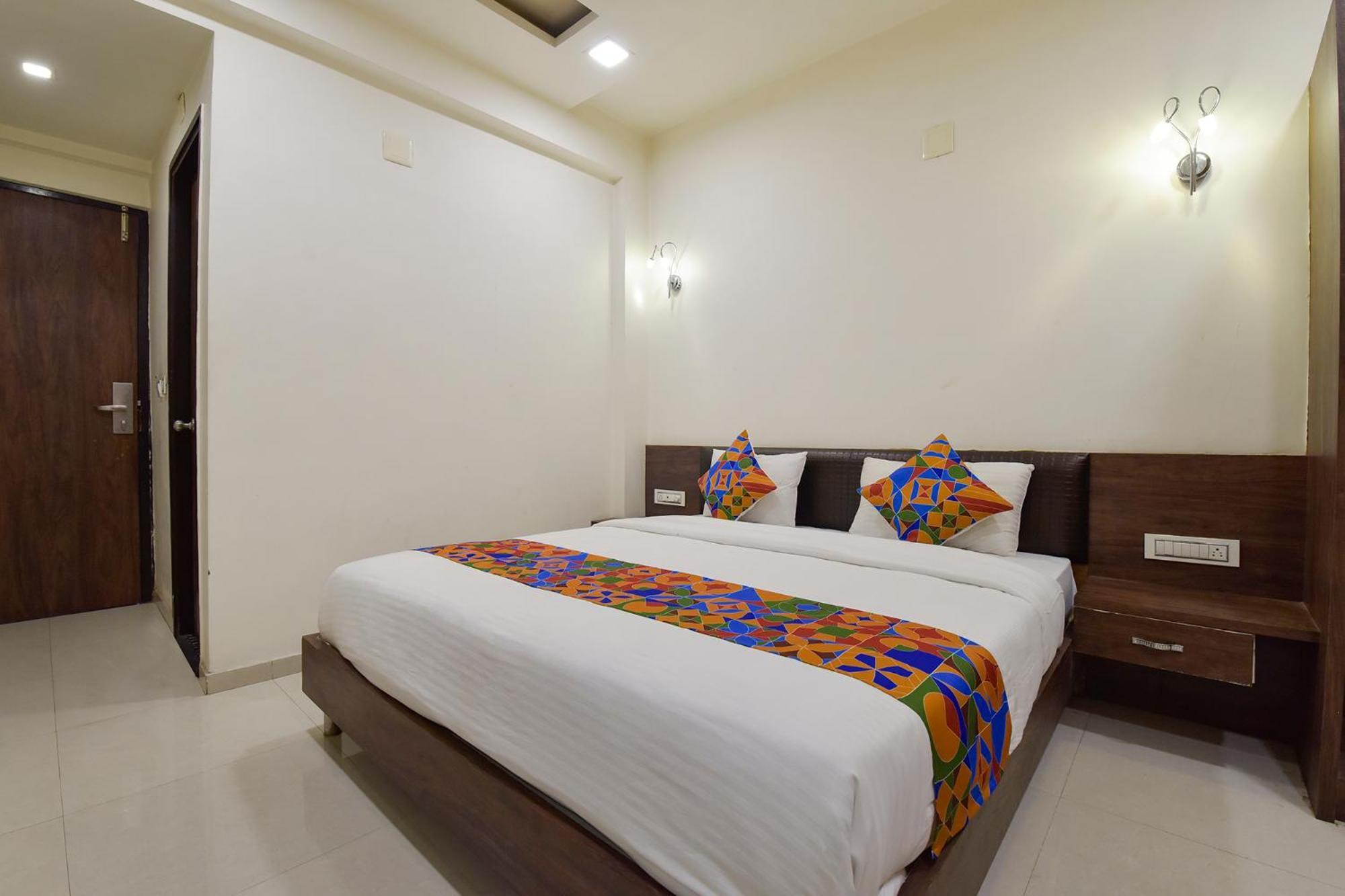 Fabhotel A1 Plaza Ahmedabad Eksteriør bilde