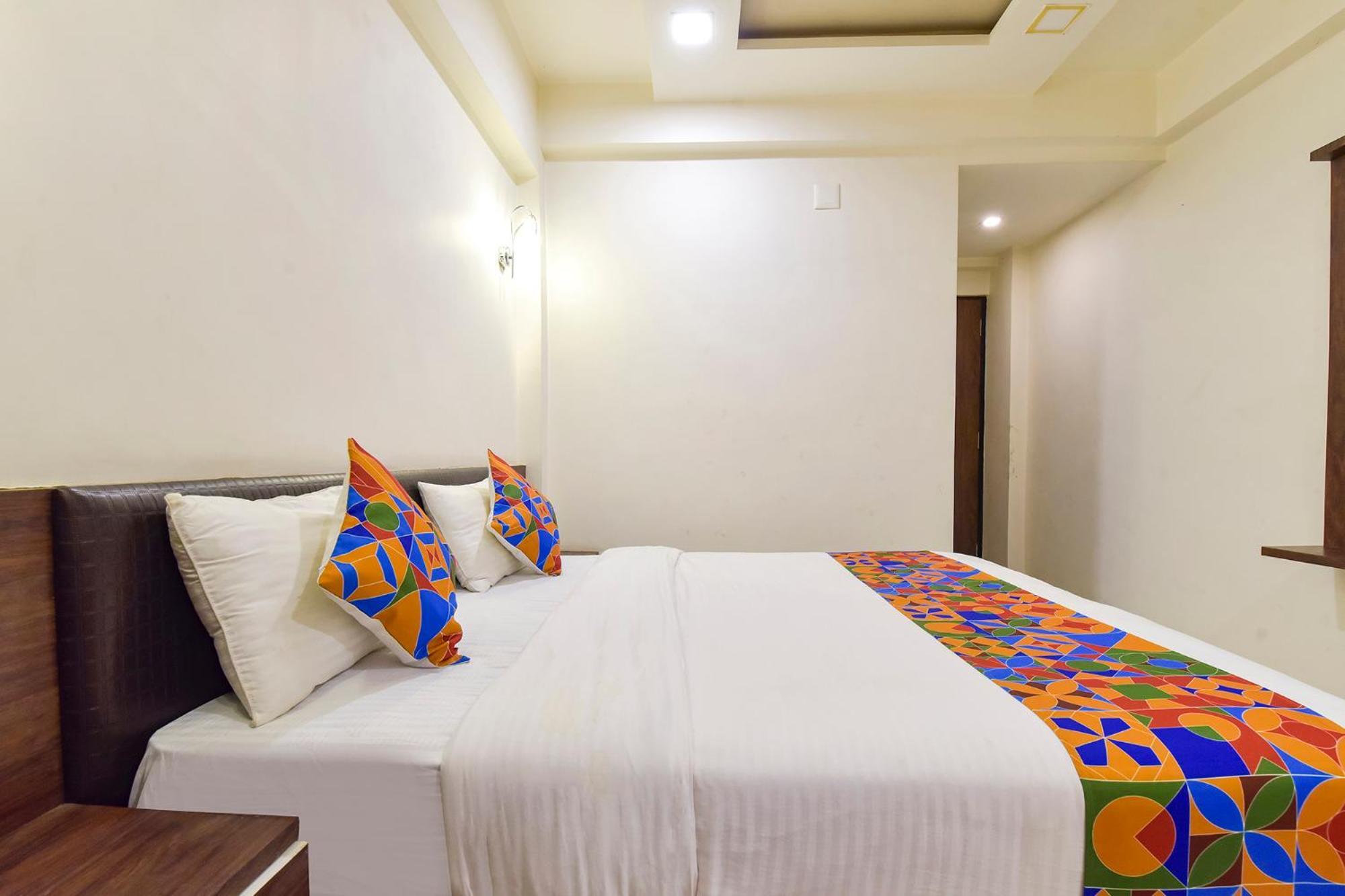 Fabhotel A1 Plaza Ahmedabad Eksteriør bilde