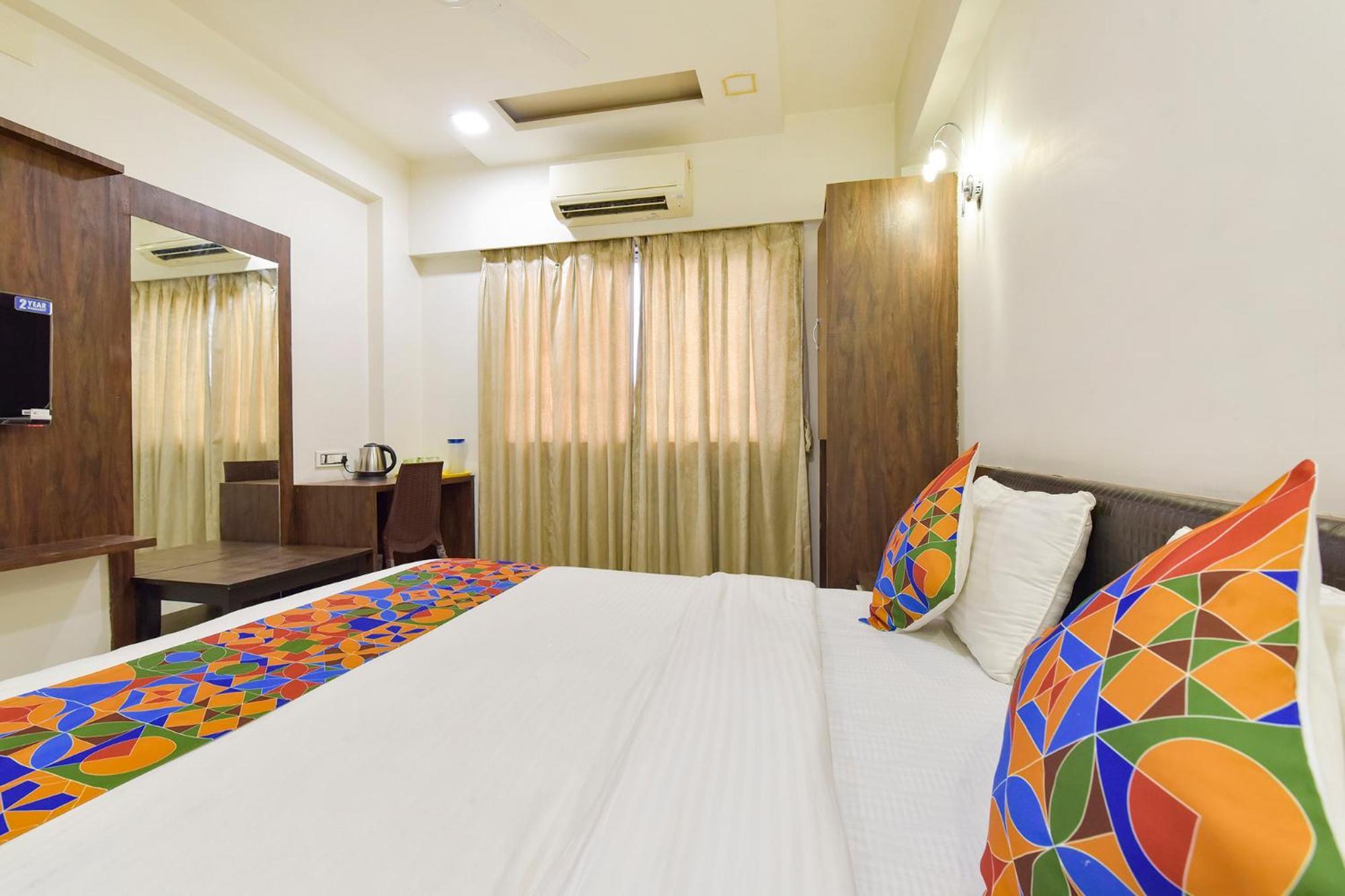 Fabhotel A1 Plaza Ahmedabad Eksteriør bilde