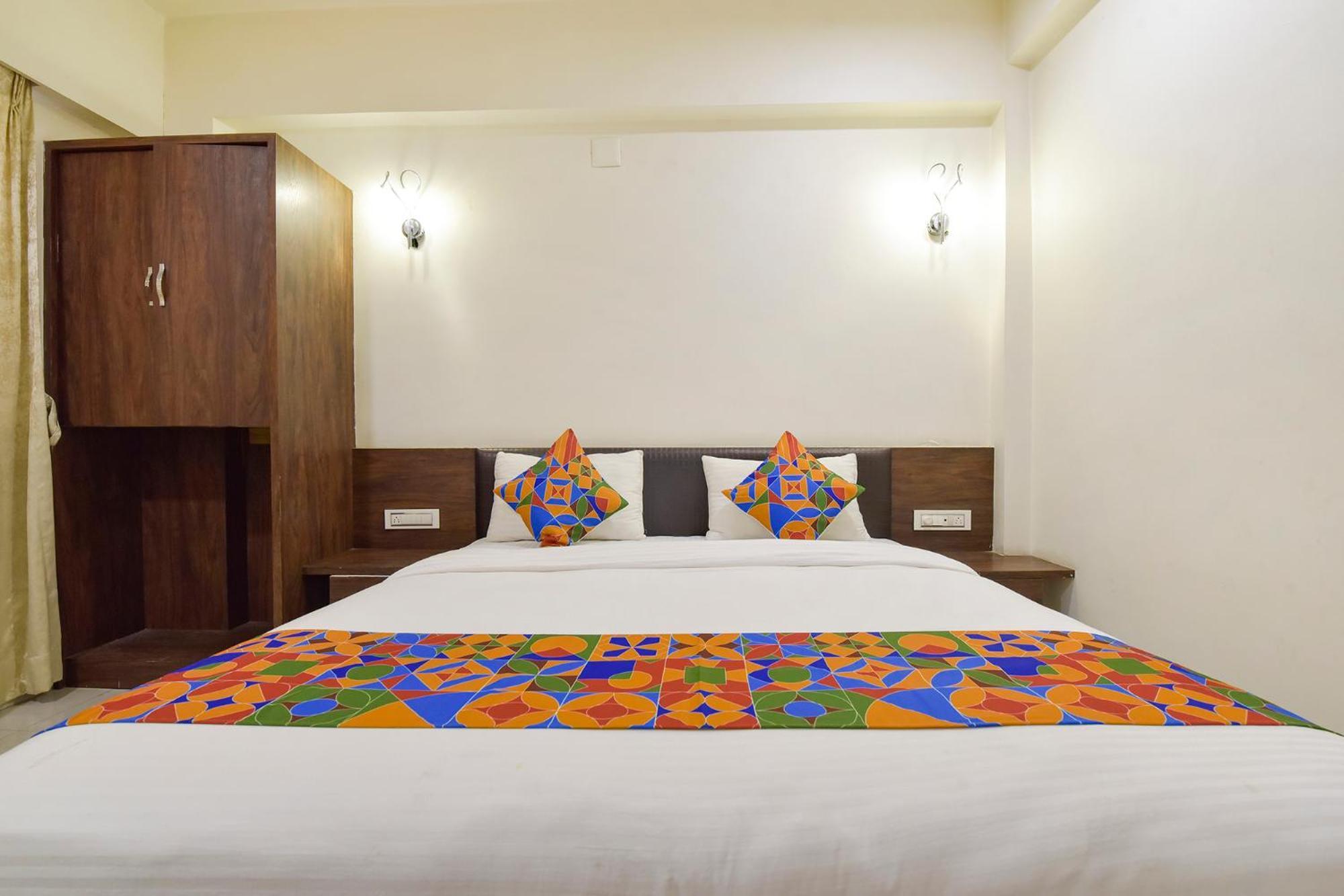 Fabhotel A1 Plaza Ahmedabad Eksteriør bilde